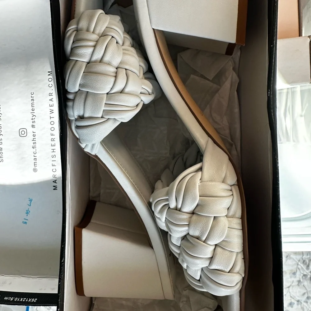 Sandals - Picture 1 of 4